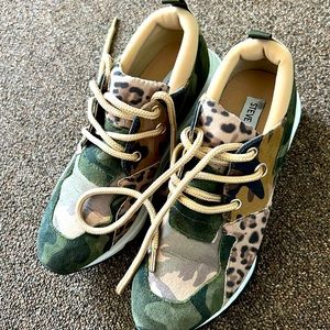 Steve Madden sneakers size 7